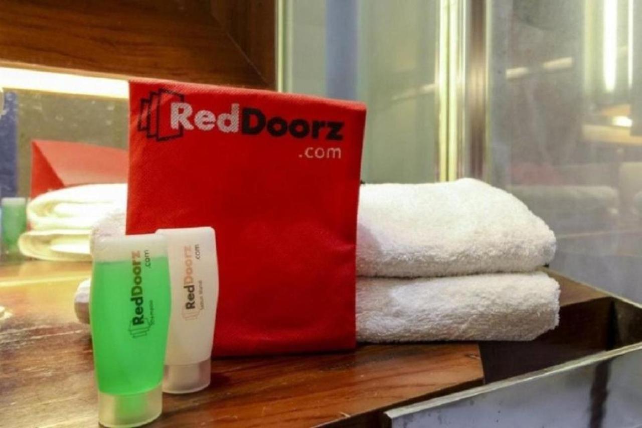 RedDoorz near Widya Mandala University Surabaja Zewnętrze zdjęcie
