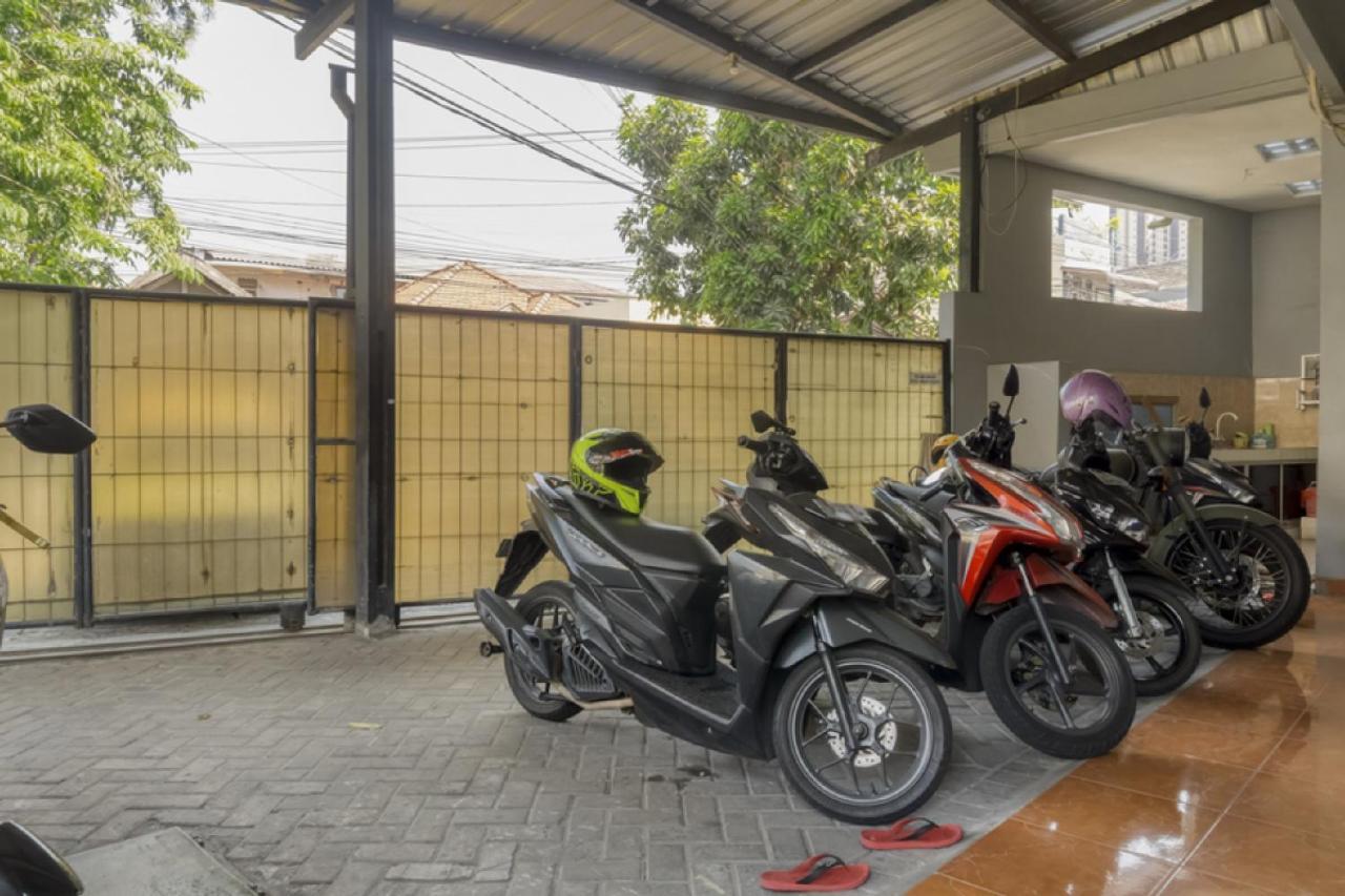 RedDoorz near Widya Mandala University Surabaja Zewnętrze zdjęcie