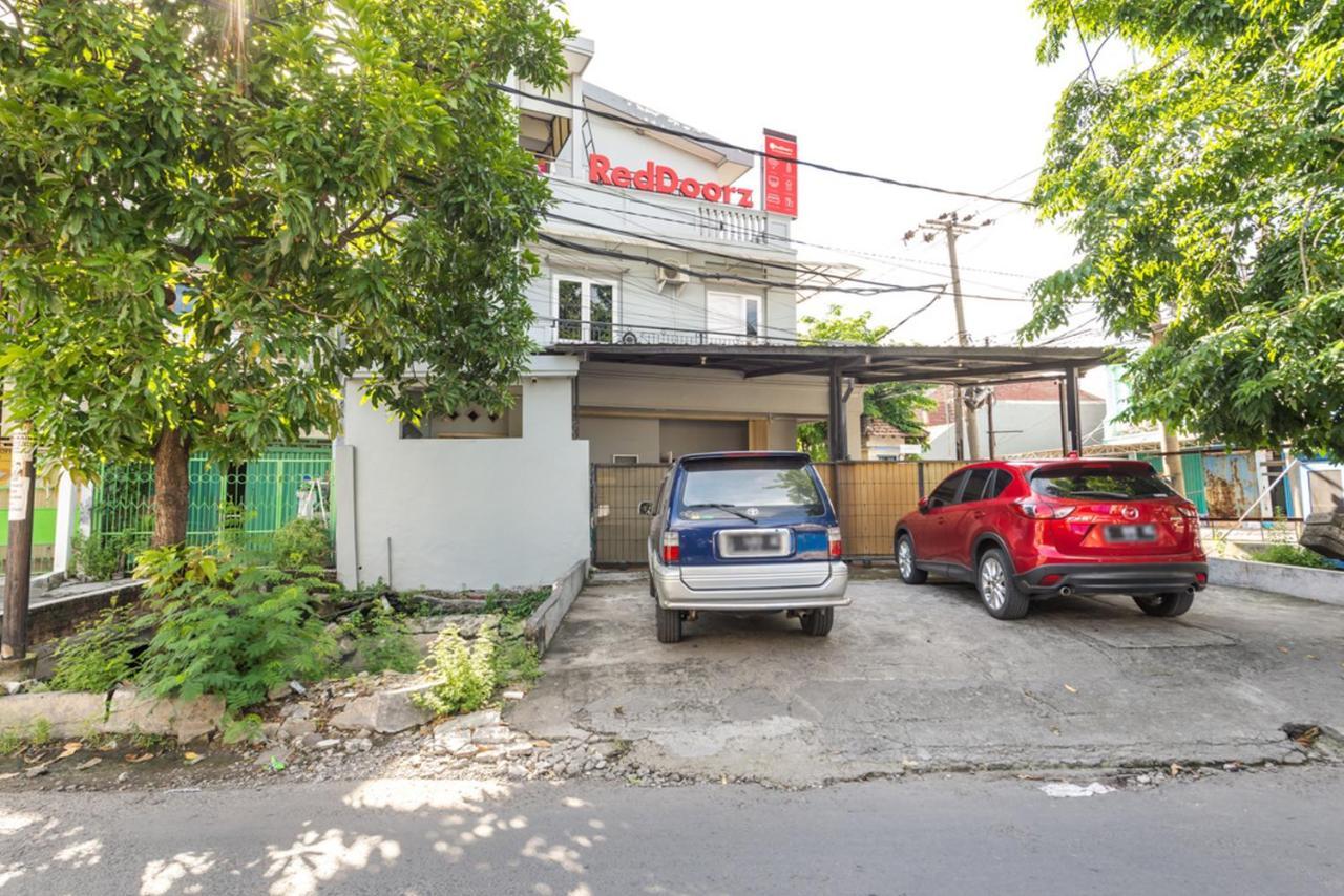 RedDoorz near Widya Mandala University Surabaja Zewnętrze zdjęcie